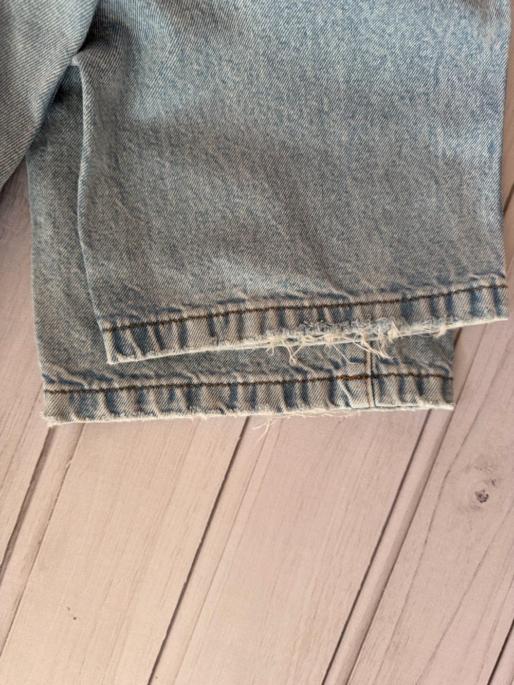 Cotton On loose straight high rise light wash full length denim jean. Size 2 - Picture 12 of 12